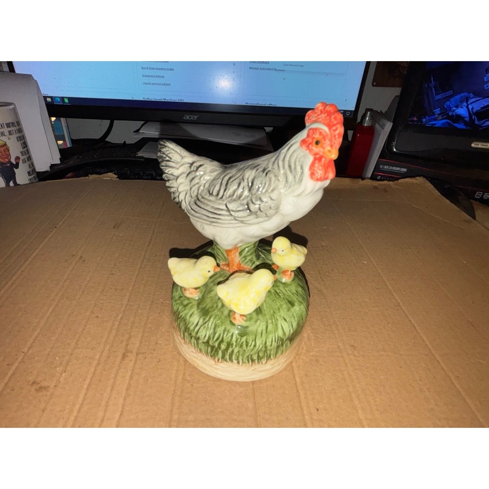 Vintage Chicken Hen with 3 Baby Chicks on Grass Figurine Thailand